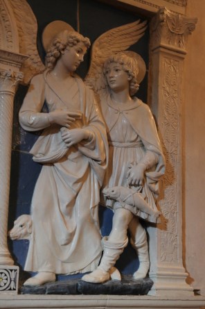 토비야와 라파엘 대천사_Attributed to Andrea della Robbia_photo by Jean-Christophe Windland_in the Basilica of the Holy Cross in Firenze_Italy.jpg